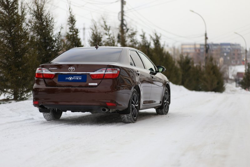 Toyota Camry 2016 сзади