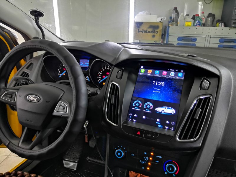 Ford Focus 3 Tesla Style