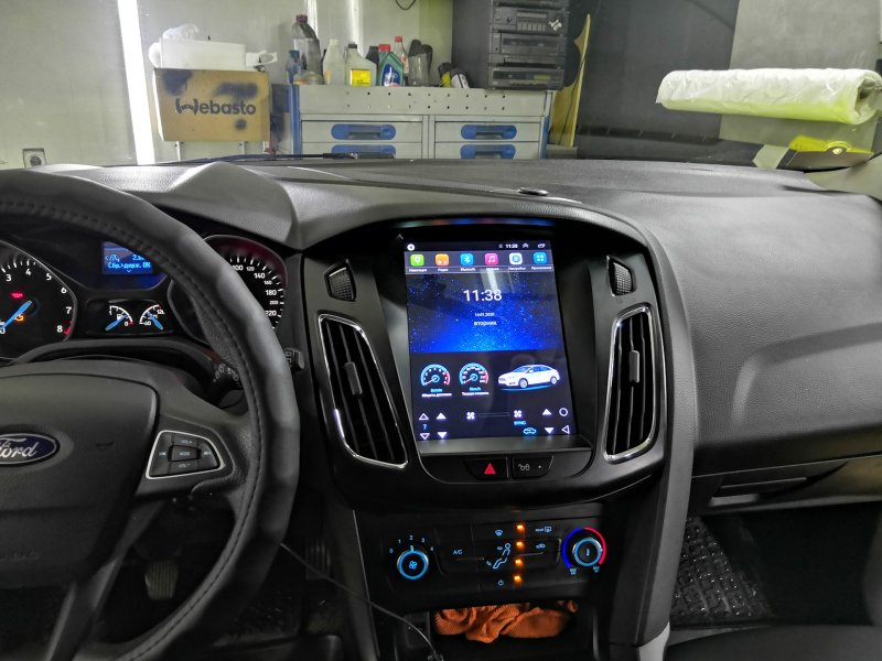 Ford Focus 3 Tesla Style