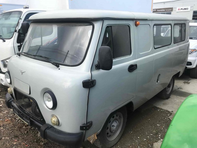 УАЗ 3303 фургон остекленный