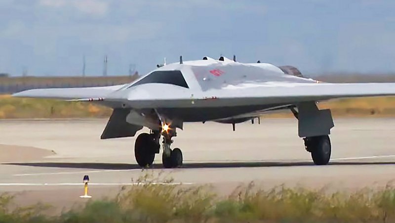 Тяжелый ударный беспилотник с-70 "охотник"