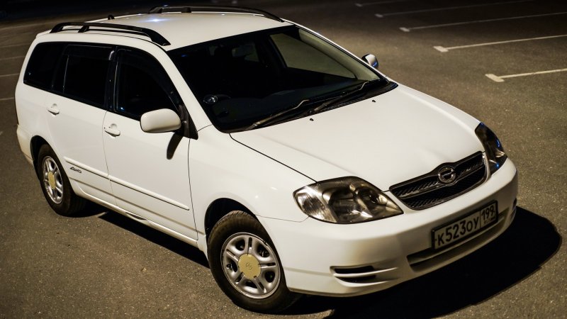 Toyota Corolla Fielder 2