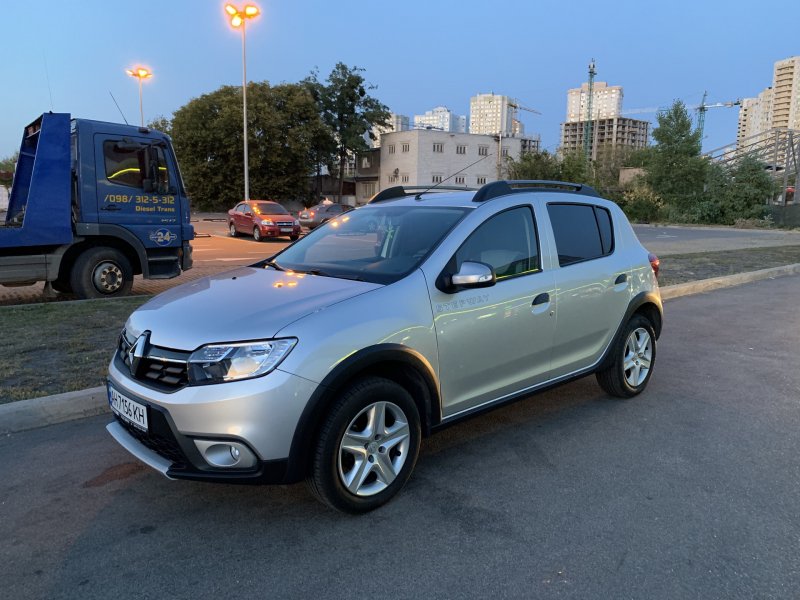 Sandero Stepway серебряный 2012