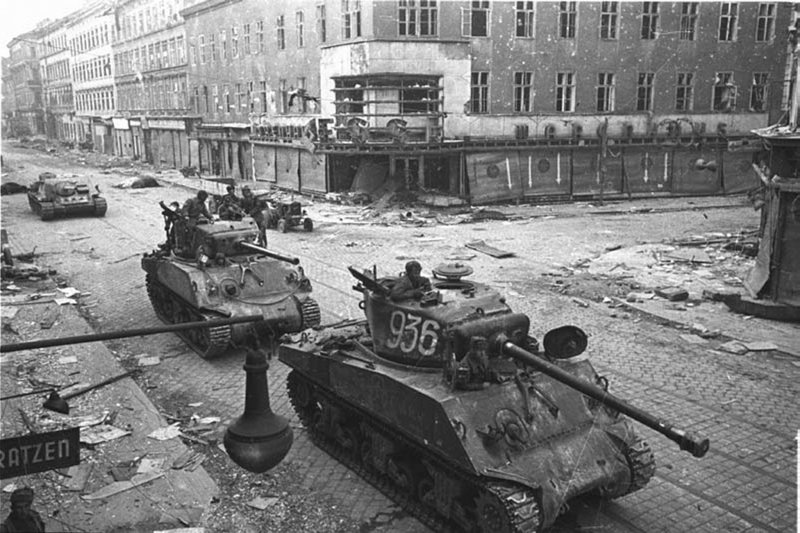 Шерман в Берлине 1945