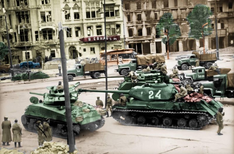 ИС-2 В Берлине 1945