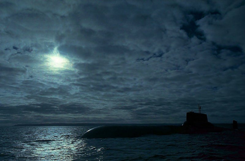 Подводная лодка в море