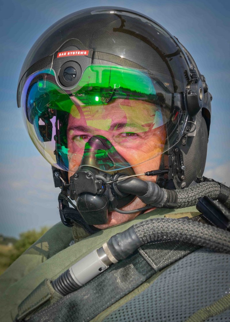 Helmet Mounted display System (HMDS)