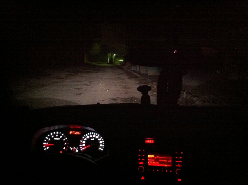 В лесу ночь за рулем