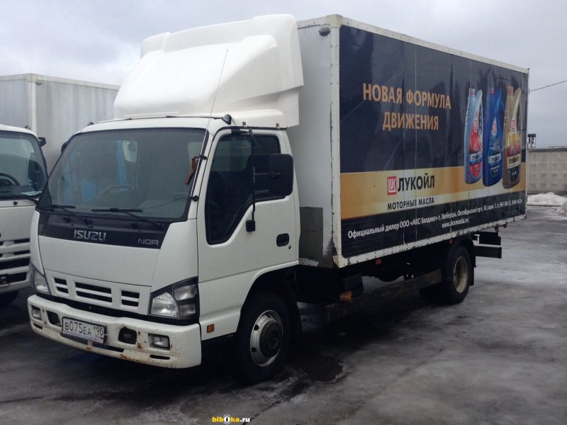 Isuzu NPR 75 2010