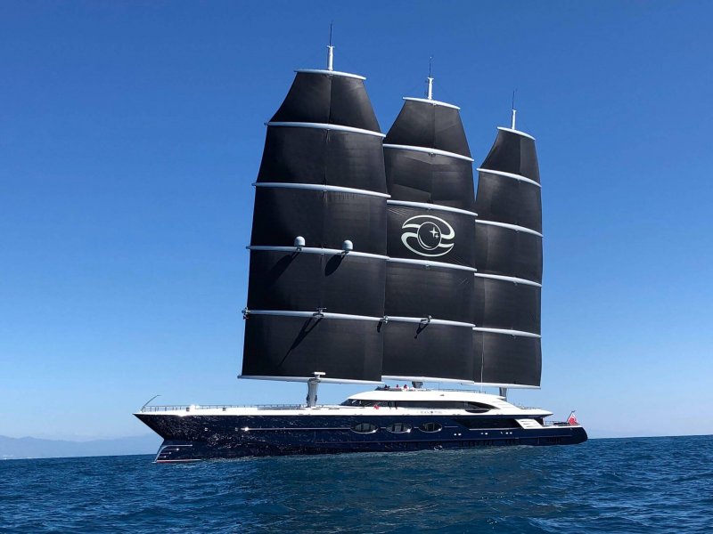Яхта черная Жемчужина Black Pearl