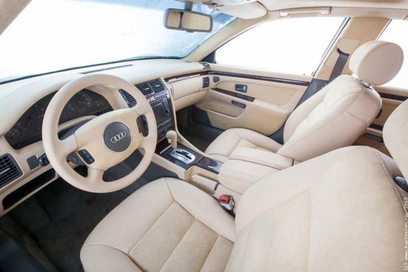 Ауди а8 белый салон