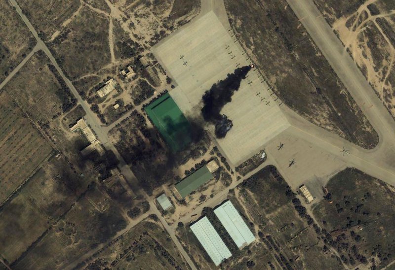 Самолеты на спутниковых снимках