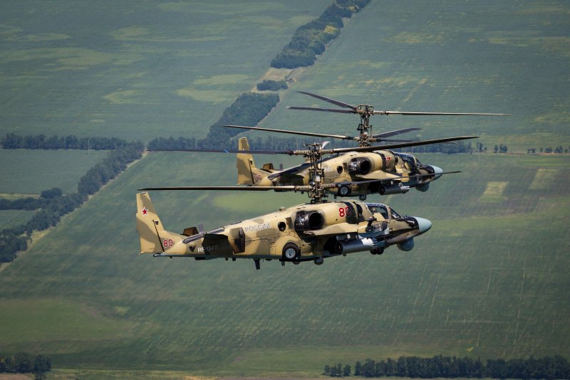 Боевые вертолеты спереди