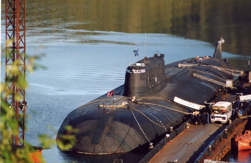 Подводная лодка в море