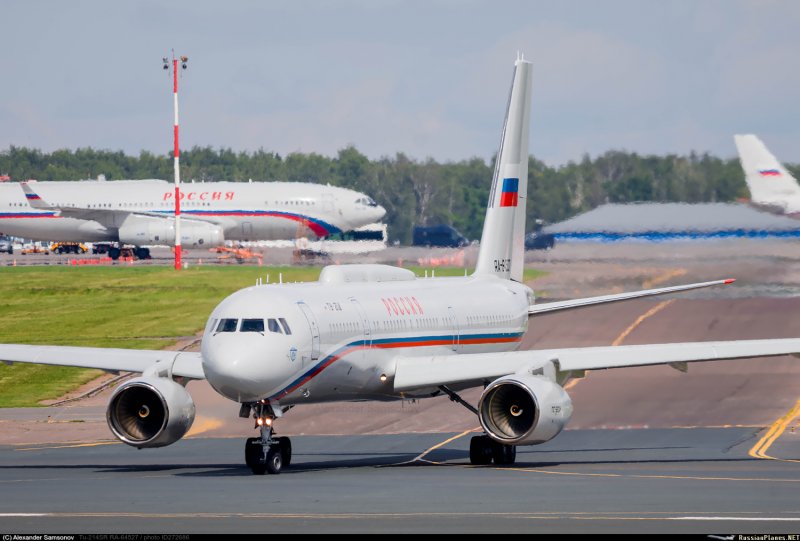 Ту-204 пассажирский самолёт