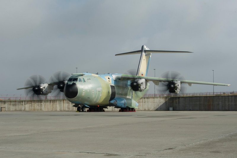 Самолет c-160