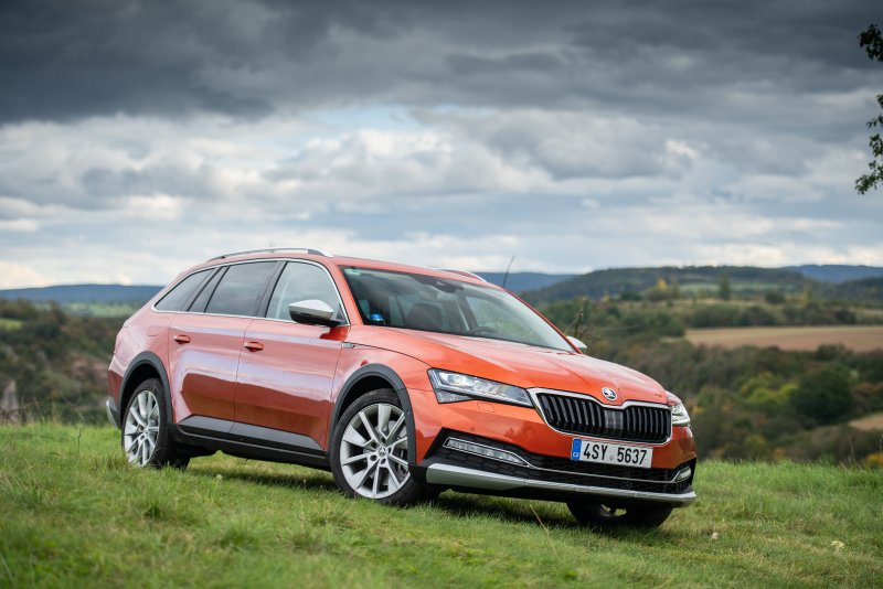 Skoda Superb Scout 2021