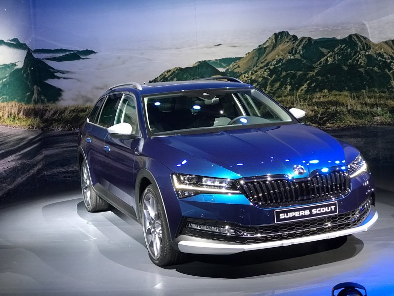 Skoda Superb Scout 2021