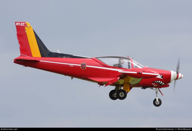 Самолет siai sf260