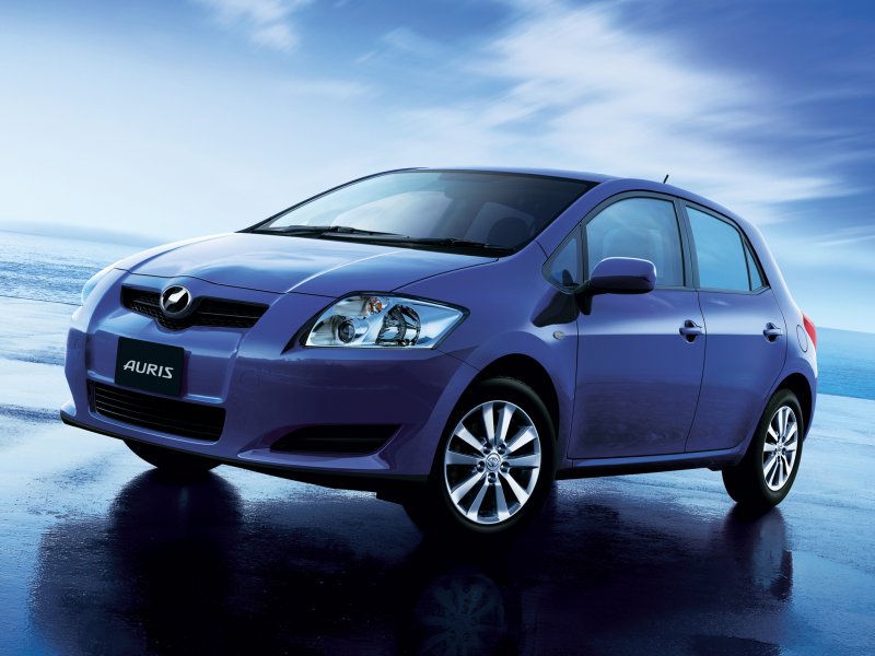 Toyota Auris 2012 хэтчбек