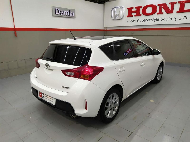 Toyota Auris 2015