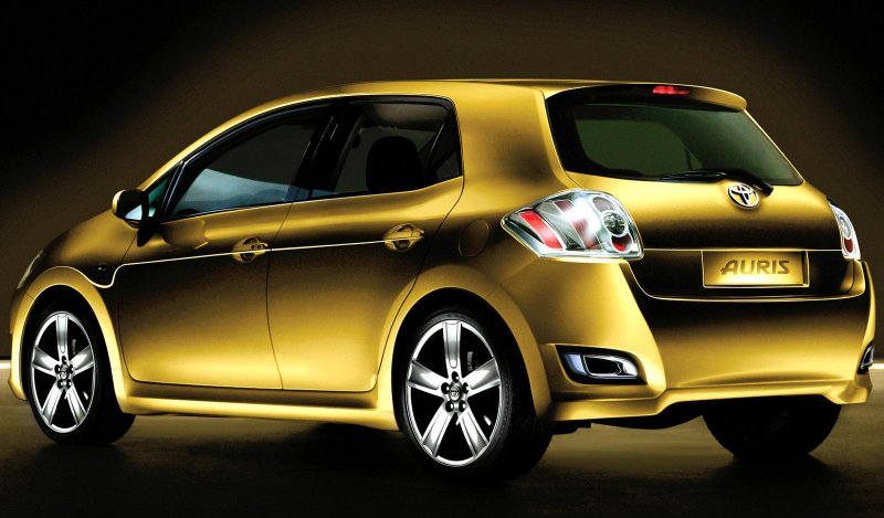 Toyota Auris 2012 года