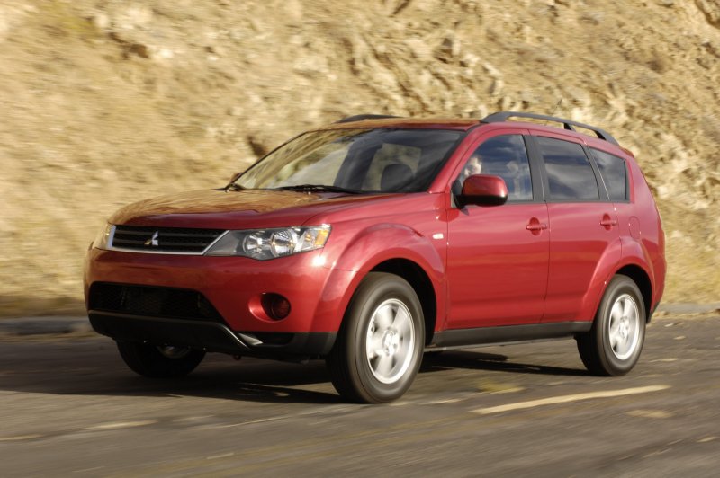 Mitsubishi Outlander 2008 красный