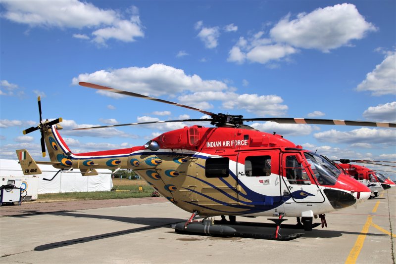 Авиационная группа высшего пилотажа Су-27уб "русские Витязи"