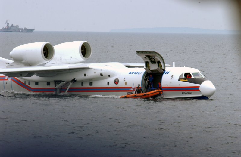 Самолет бе-200 МЧС