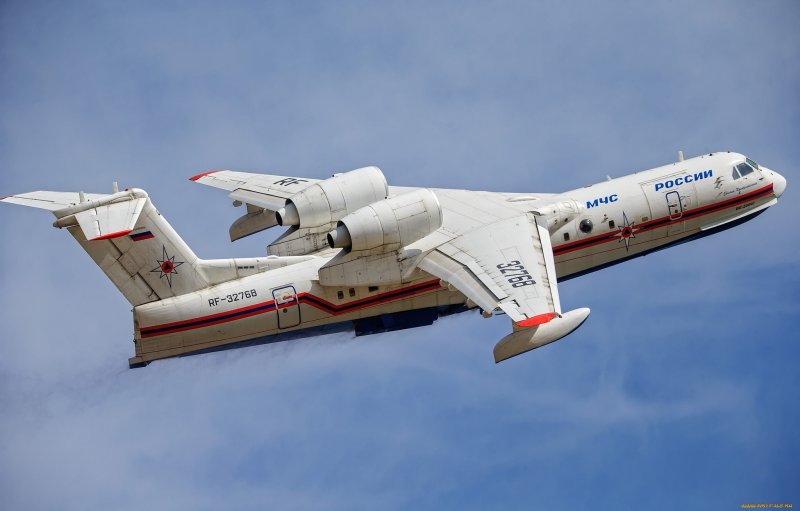 Самолет-амфибия бе-200 МЧС России