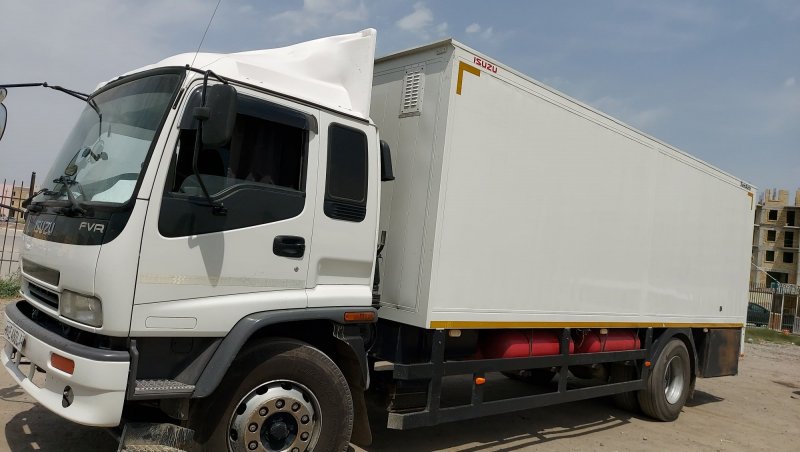 Isuzu грузовик 10т бортовой