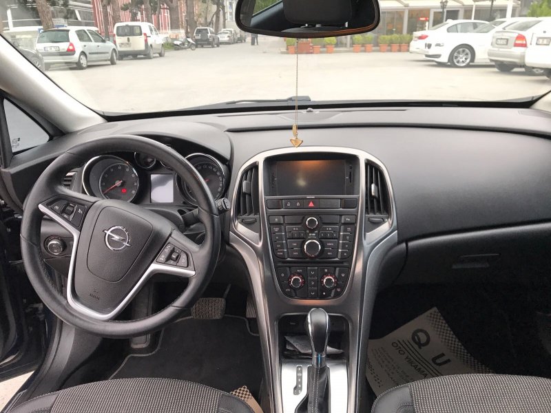 Opel Astra j 1.6 Turbo салон