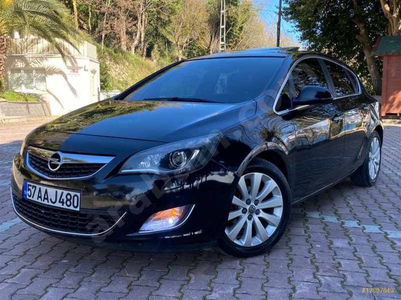 Опель Астра GTC 2012 1.4