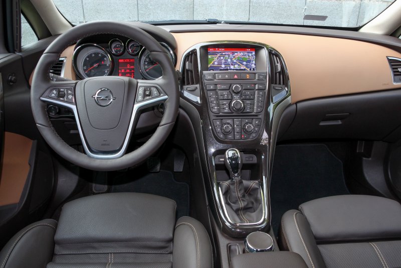 Opel Astra 2012 Interior