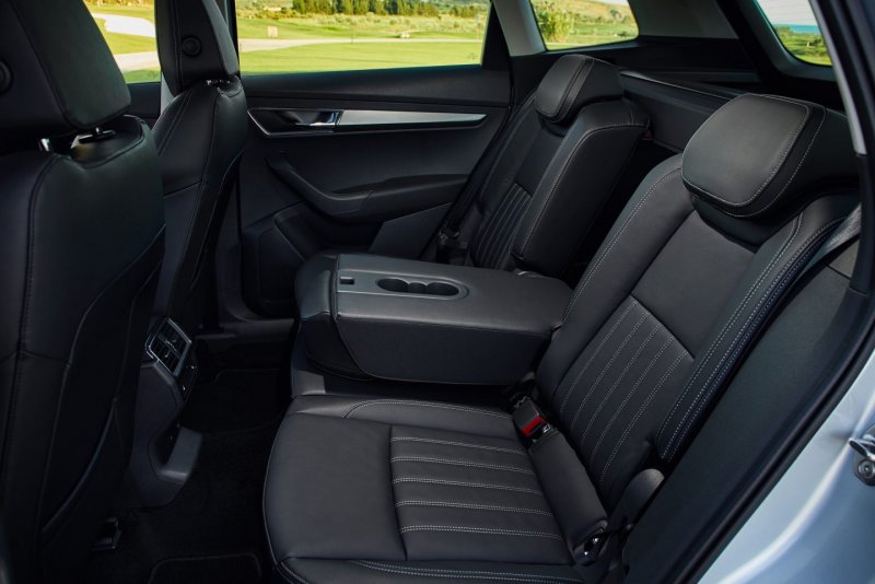 Skoda Karoq черный салон