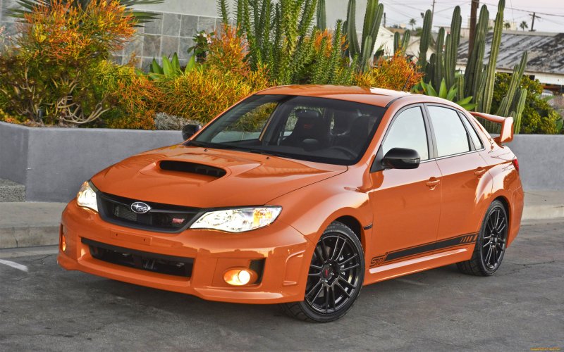 Subaru Impreza WRX STI оранжевая