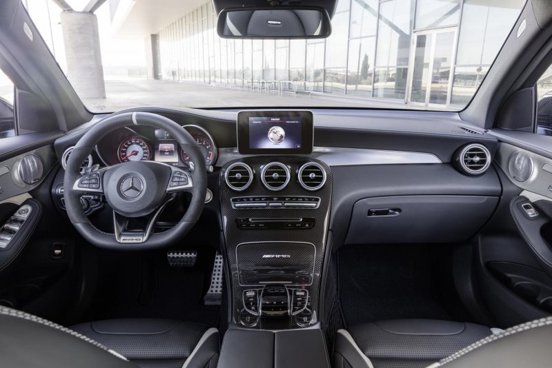 Mercedes Benz GLC 63s AMG Coupe салон