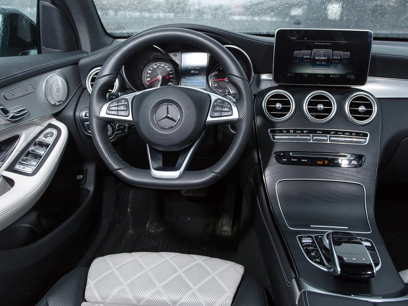 Mercedes GLC 2017 салон
