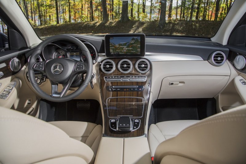 GLC Mercedes Benz 2018 салон