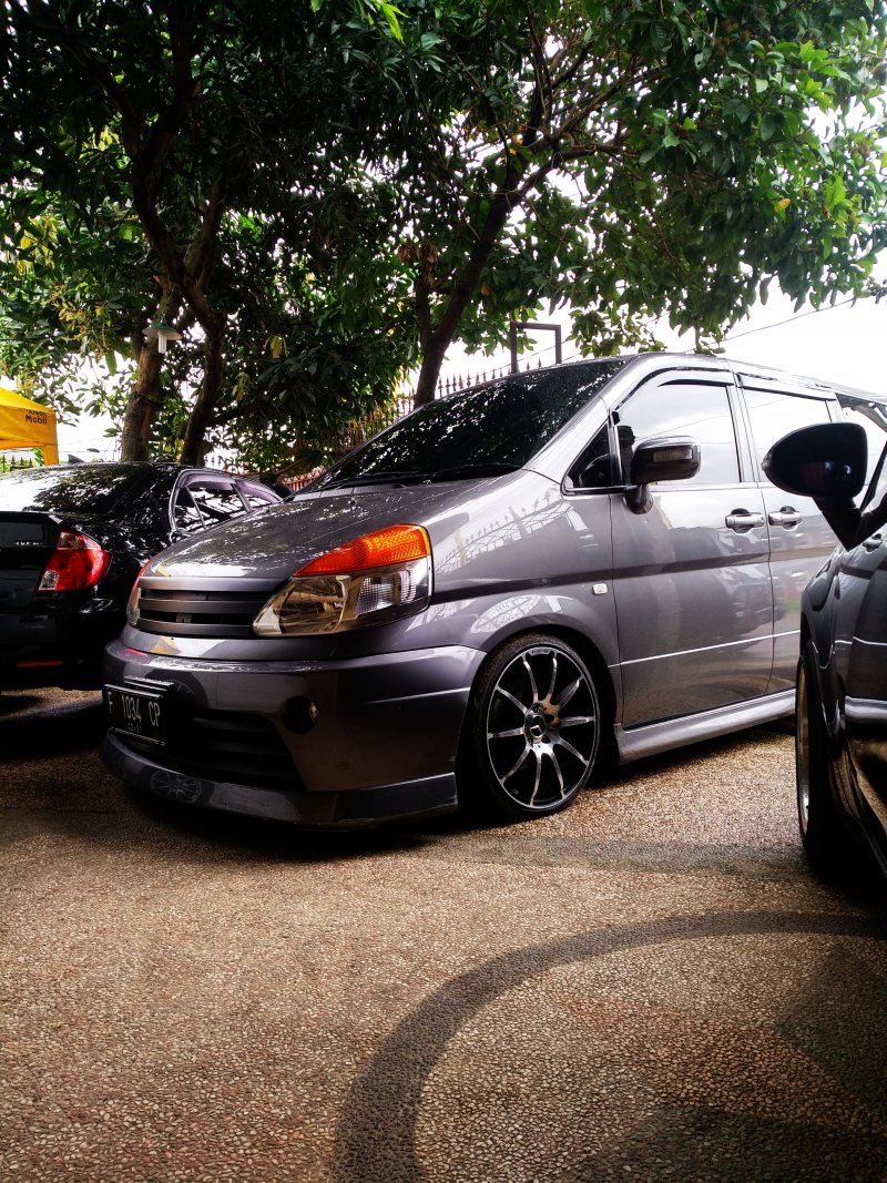 Nissan Serena 24
