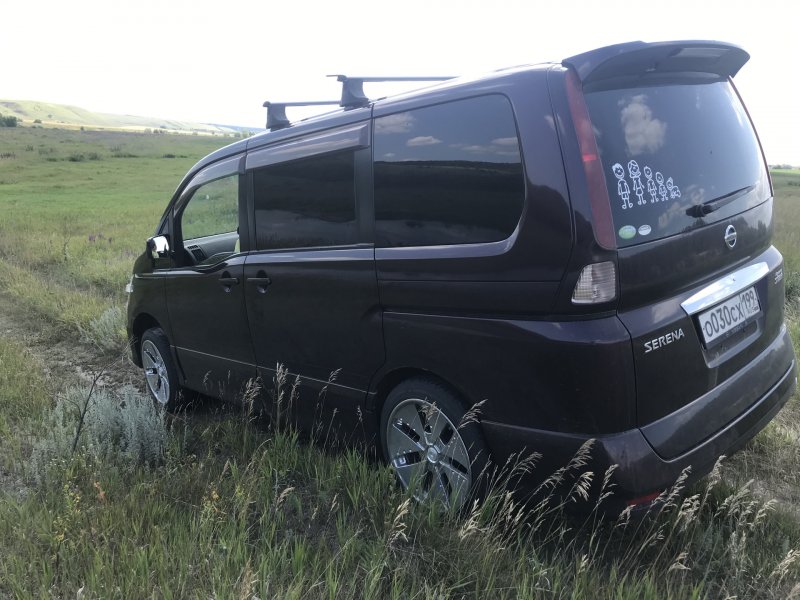 Накладки на фары на Nissan Serena 24