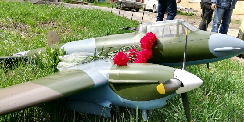 Самолёт пе-2 пикирующий бомбардировщик