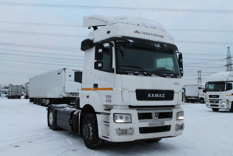 КАМАЗ 5490 красный с прицепом