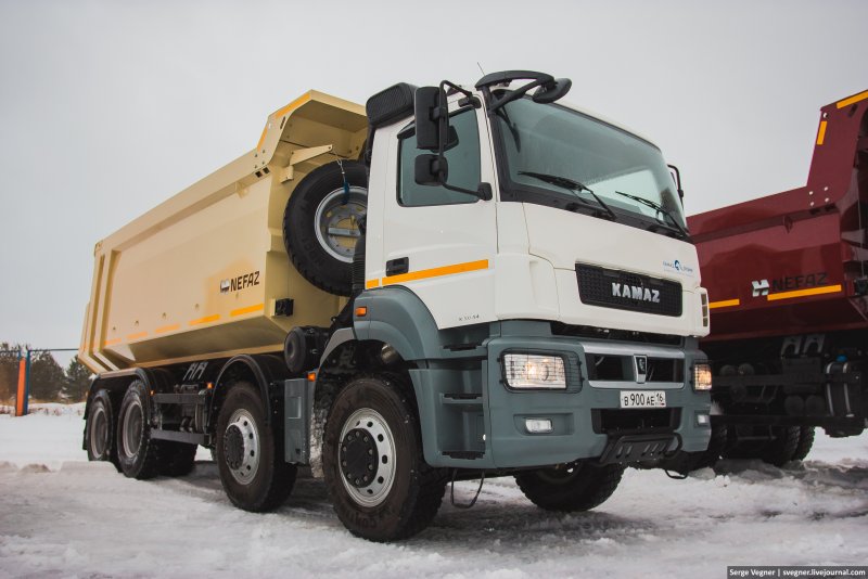 Тягач КАМАЗ 5490