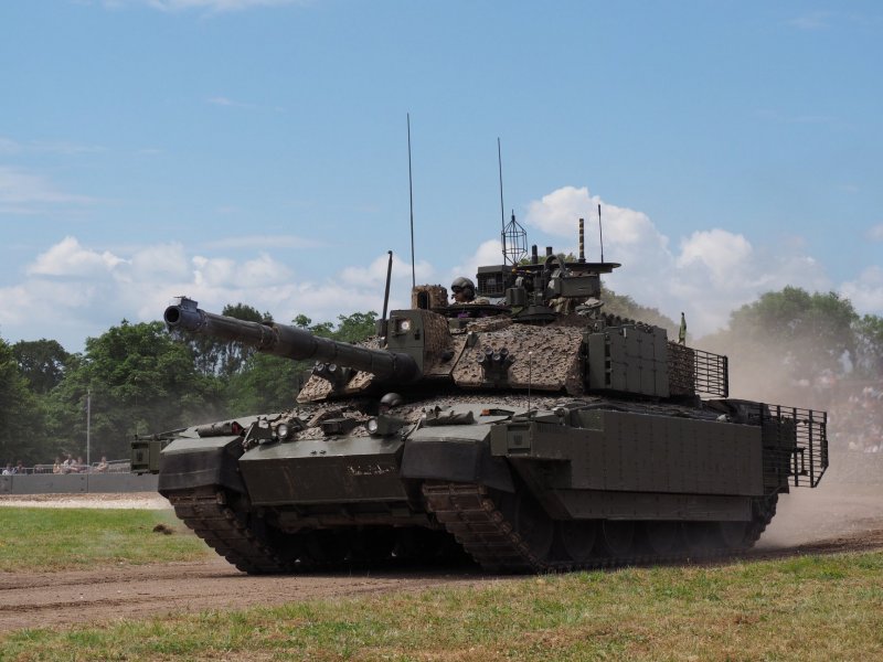 Танк Challenger 2