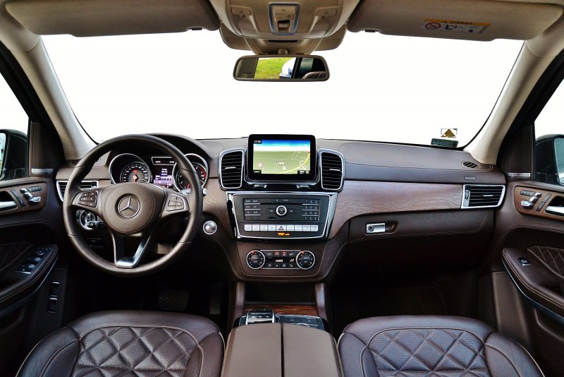 Мерседес Бенц GLS 400