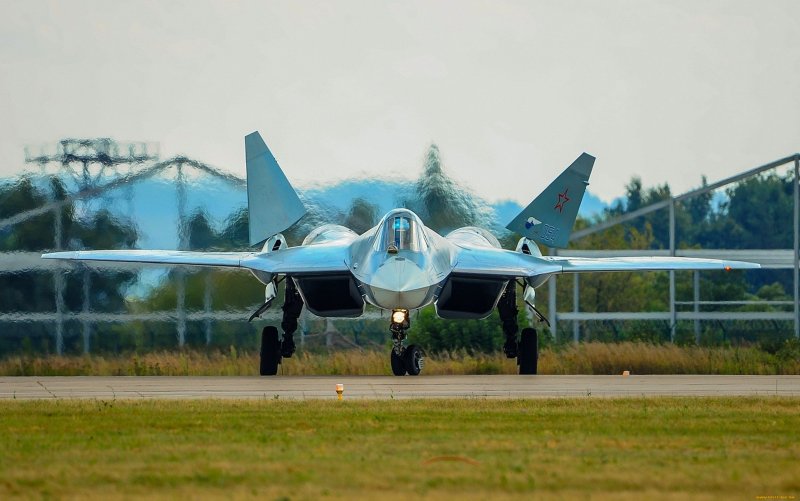 Истребитель пятого поколения Су 57