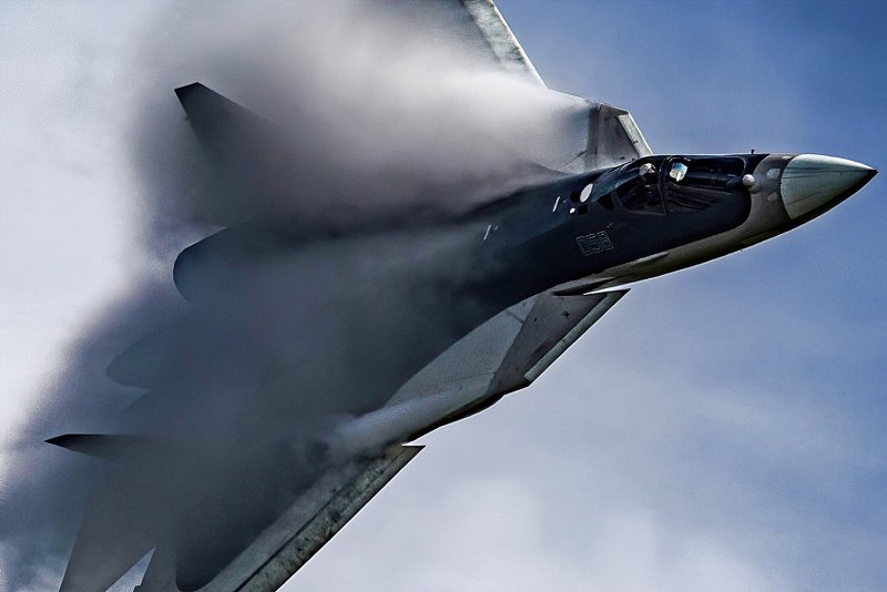 Истребитель пятого поколения Су-57э