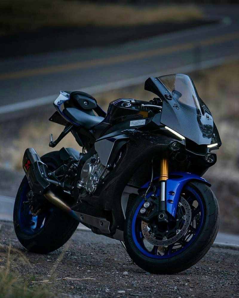 Мотоцикл Yamaha r1 чёрный