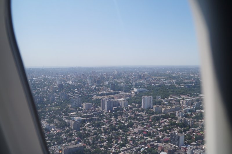 Вид из иллюминатора самолета на Москву